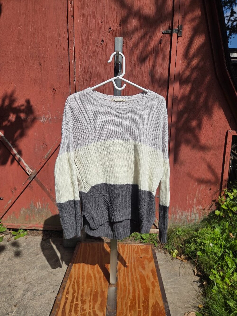Bluenotes Crewneck Pullover Color-Block Sweater In White, Tan, and Gray size L
